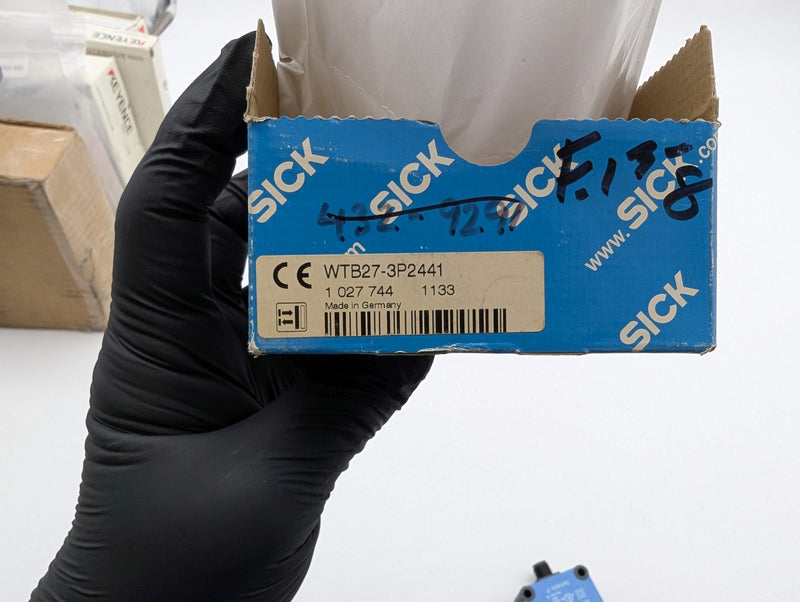 Sick WTB27-3P2411 Photoelectric Proximity Sensor 30-1600MM Sensing Range