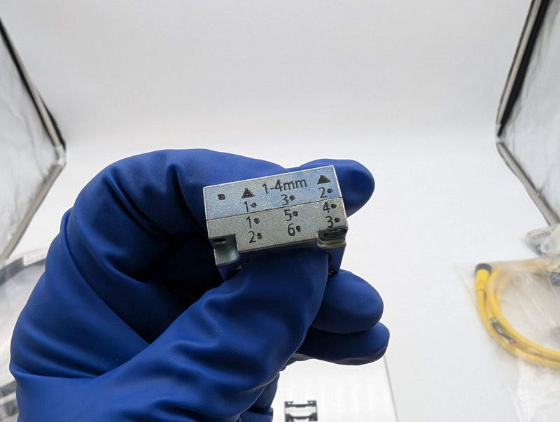 Siemens 3SB35010AA21 Momentary Push Button Switch Flush Red 22mm 5