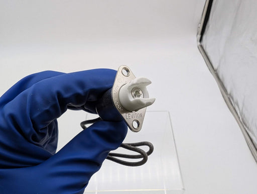 Leviton 554 Lamp Holder Front Flange Quartz 600V 3000W Plunger Action 2