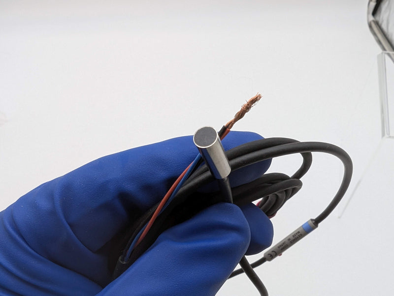 Keyence EM-054B Proximity Sensor In Cable Amplifier 1.2mm Detect 10.8 to 30 VDC 3