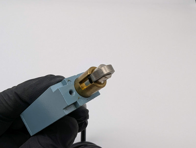 Telemecanique XCM A1023 Limit Switch Roller Plunger 240VAC 10A XCMA1023