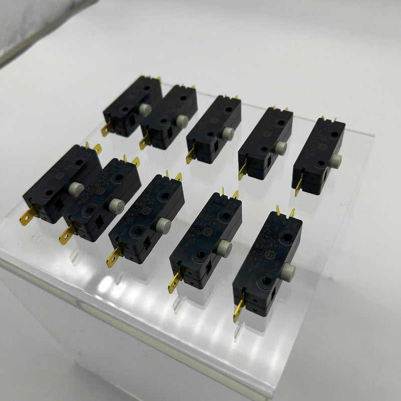 ZF Electronics E13-00E Switch Snap Action 15A 125VAC Round Plunger Lot of 10 12