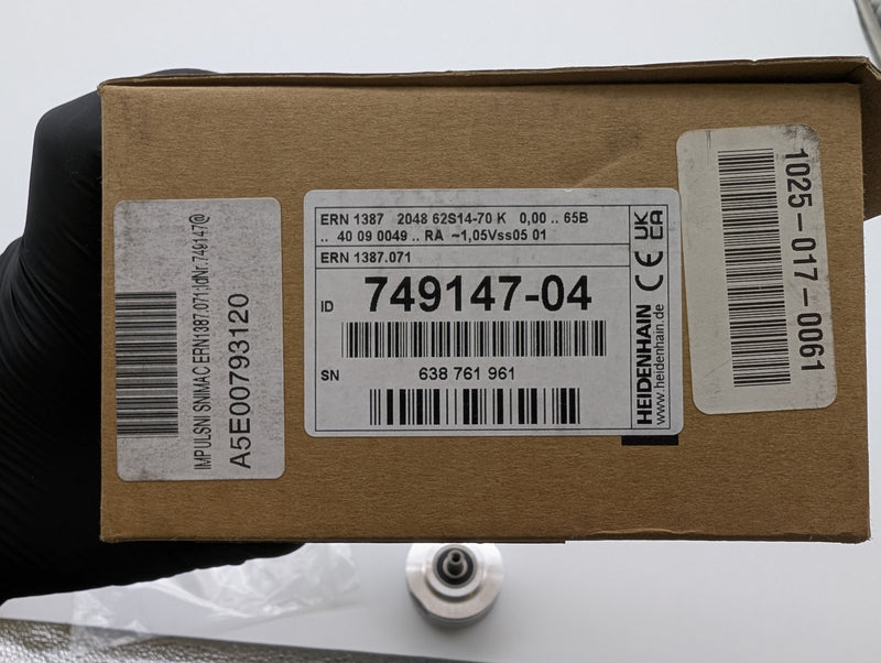Heidenhain 749147-04 Incremental Rotary Encoder 2048 P/R ERN 1387.071-2048