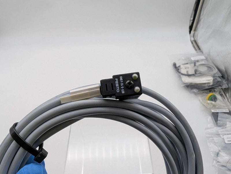 Festo KME-1-24DC-5-LED Solenoid Coil Cable 3 Pin Plug 5 Meter Cable 4A 24V 4