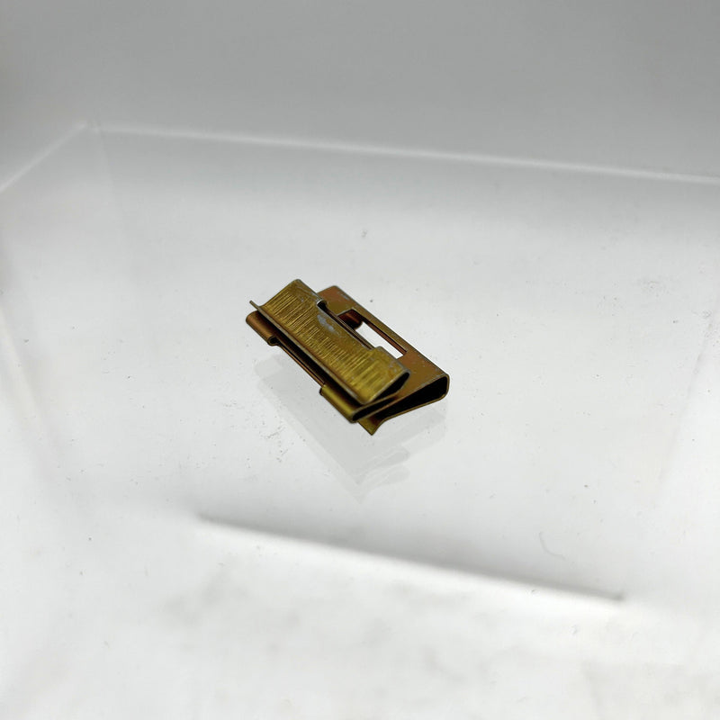 AMC Jeep 8935002250 Clip for Exterior Body Mouldings Group 26.032 OEM NOS Loose 5