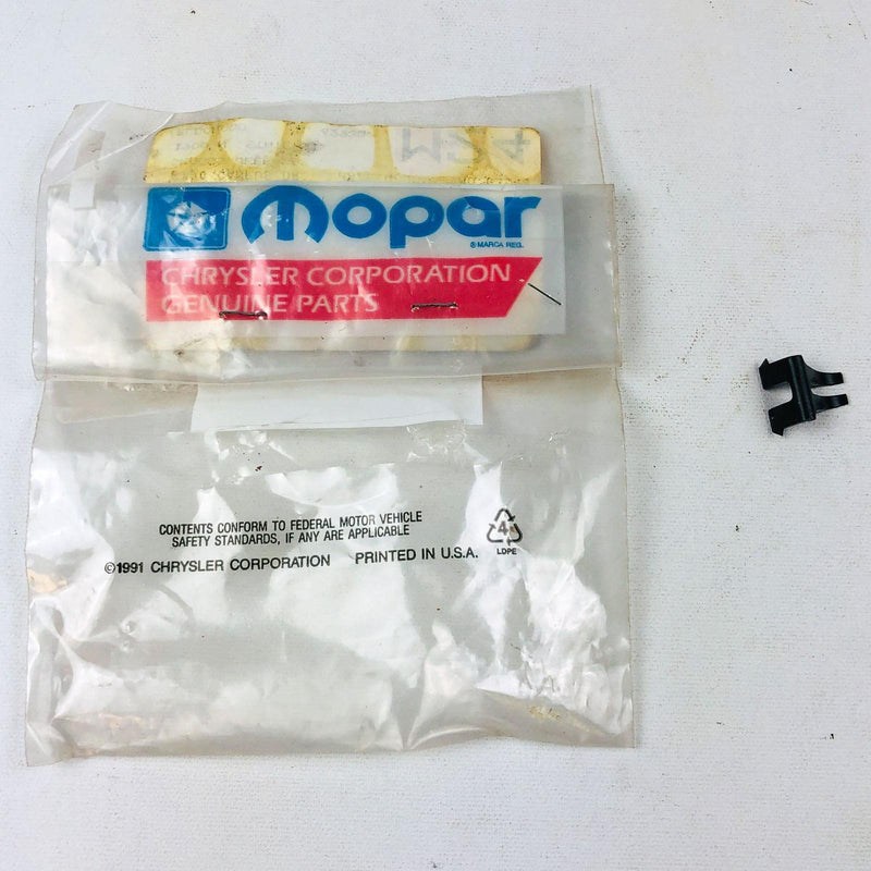 Mopar 6004517 Quarter Glass Clip Genuine OEM New Old Stock NOS 1