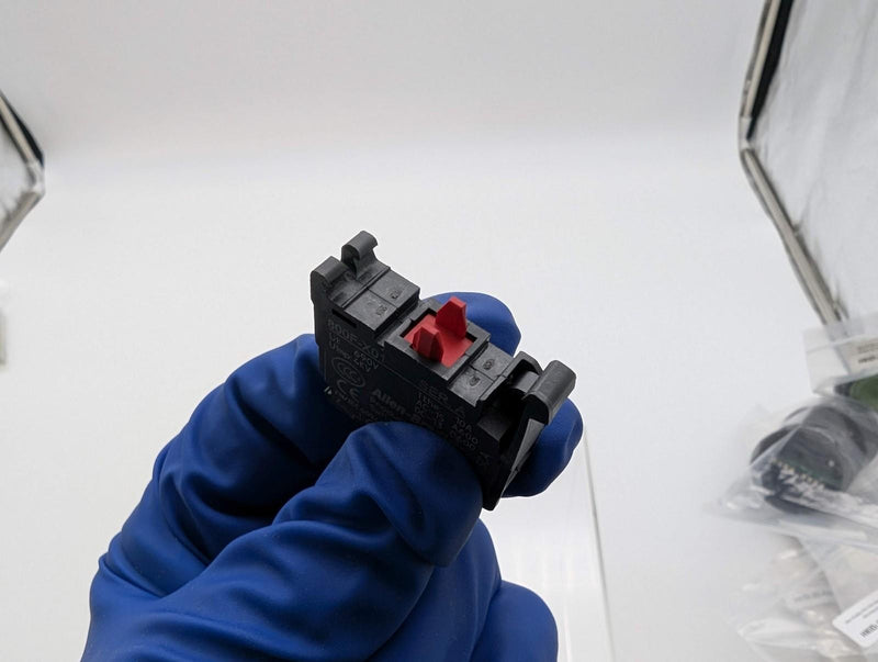 Allen Bradley 800F-X01 Contact Block 10A 690 VAC No Latch 1 NC 800FX01 3