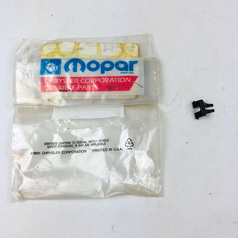 Mopar 6004517 Quarter Glass Clip Genuine OEM New Old Stock NOS 2