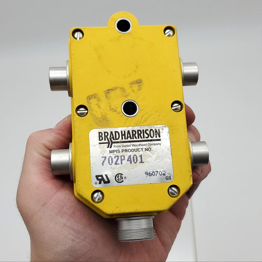 Woodhead 702P401 Molex Junction Box 4 Ports 6P MR Standard Dual Keyway Parallel 2