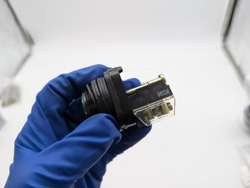 Allen Bradley 800H-R1A Momentary Push Button 30.5mm Non-Illuminated Green 4