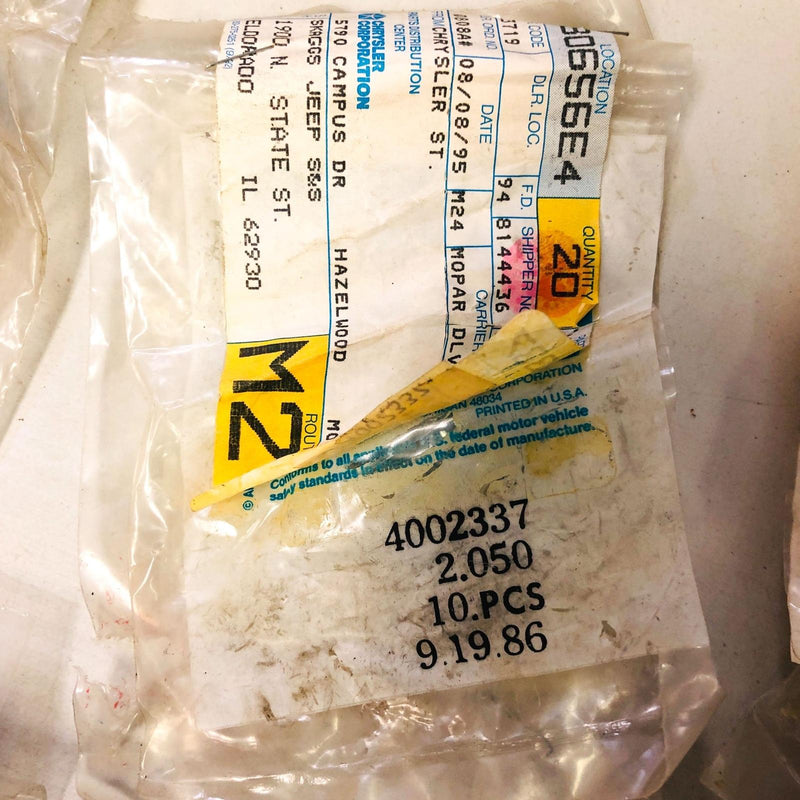 Mopar 4002337 Screw Fender Flare OEM NOS 55-06 Jeep Wranglers Loose No Pkg 2