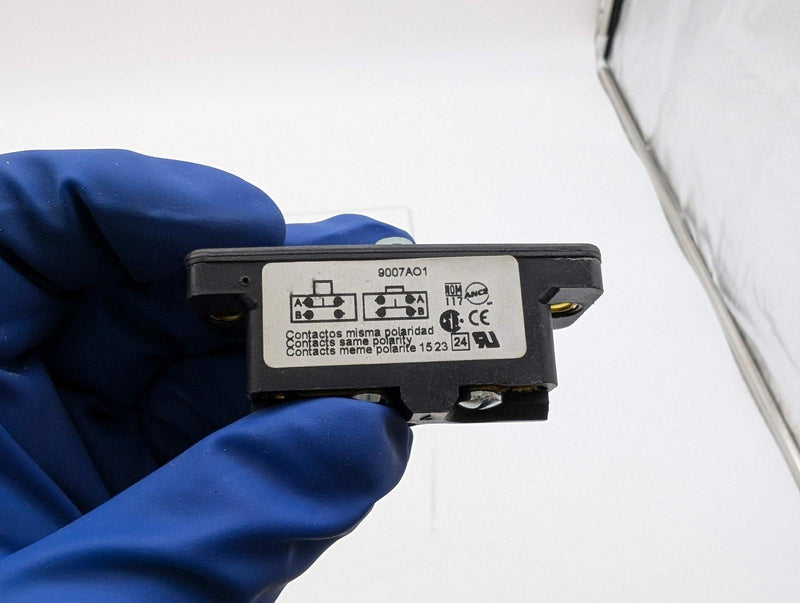 Telemecanique 9007AO1 Snap Action Switch Plunger Actuator 1NO / 1NC 3