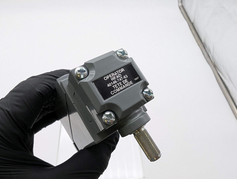 Allen Bradley 802T-AGPJ1 Oiltight Plug-In Limit Switch Lever Type 1 NO 1 NC