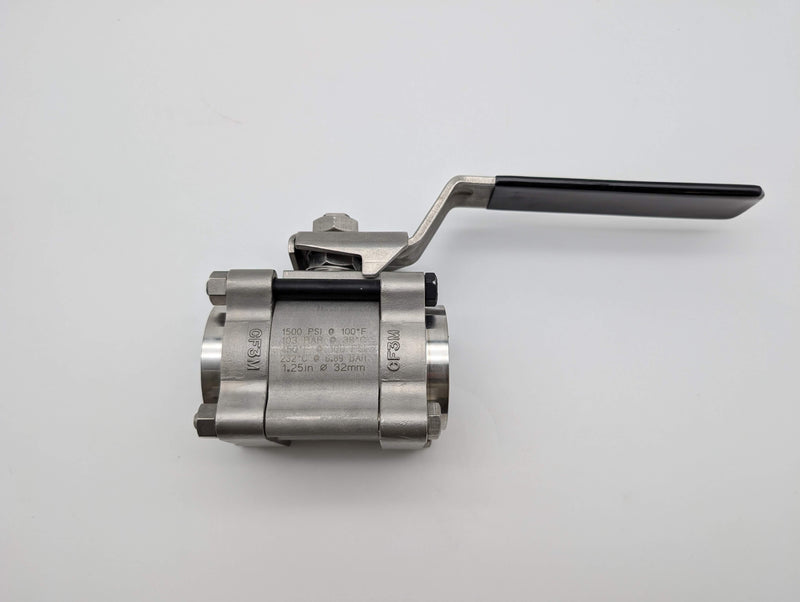 Whitey Swagelok SS-67TF20 1.25" FNPT Ball Valve 316 Stainless Steel 1500 PSIG