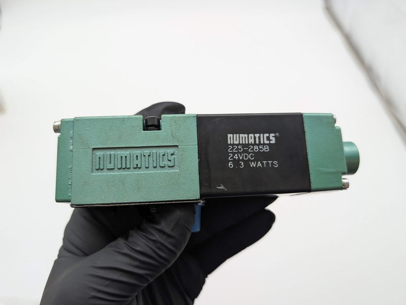 Numatics 081SA400M000061 Solenoid Valve 2-Position 4-Way 1/8" NPTF Ports 24VDC