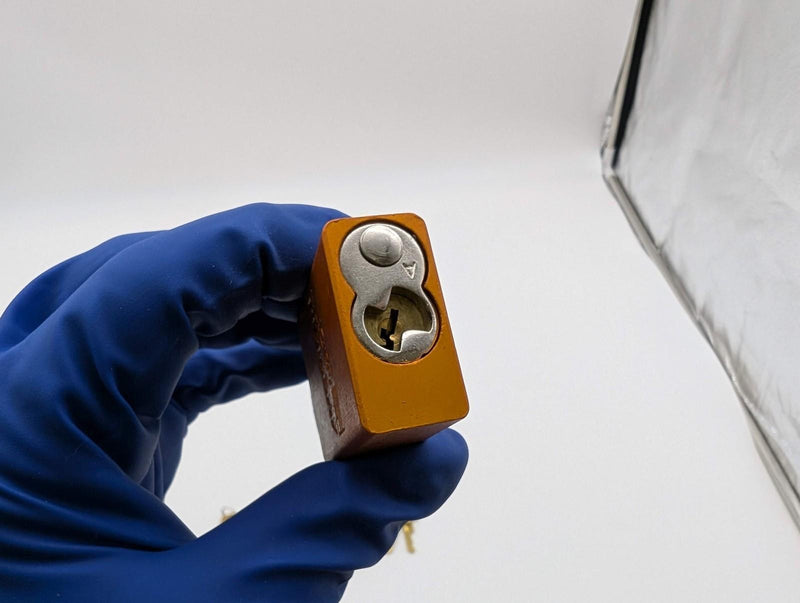 2x American Lock Lockout Padlocks 1.5" Shackle 1.5" Body Orange Keyed Alike 4