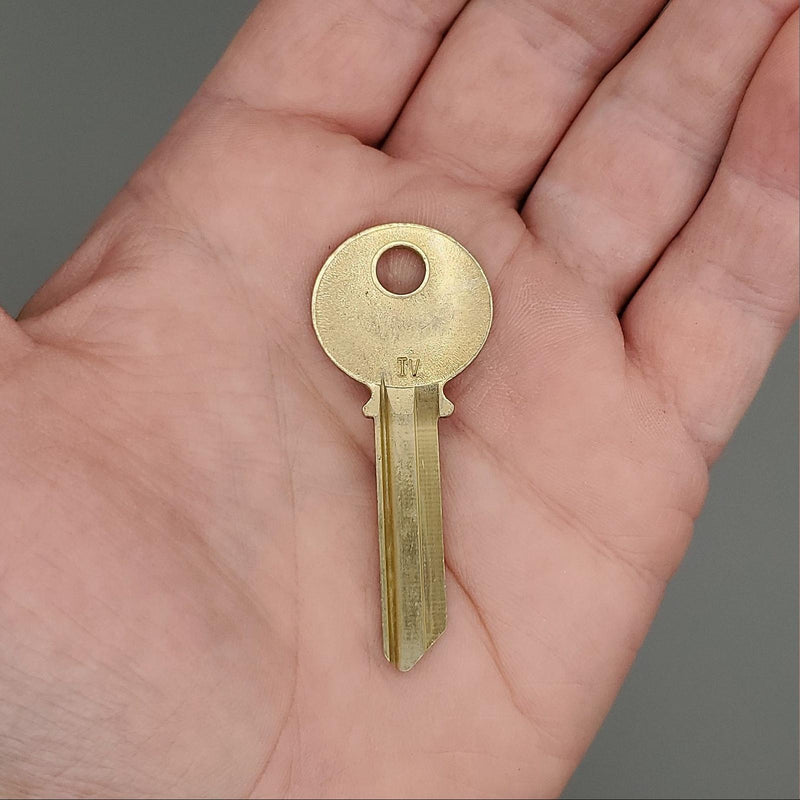 Yale Key Rn11 10x Yale RN11 TV Key Blanks TV Keyway Nickel Silver 6 Pin NOS — HKResale