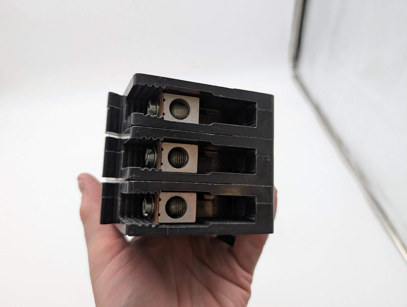 Square D EDB34100 Circuit Breaker 3 Pole 100A 480V Molded Case Bolt On 2