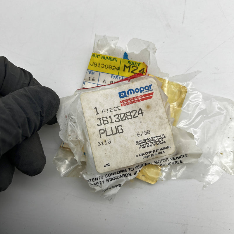 Mopar 8130824 Drain Plug for Extension Case OEM New Old Stock NOS Loose 2