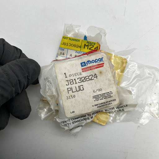 Mopar 8130824 Drain Plug for Extension Case OEM New Old Stock NOS Loose 2