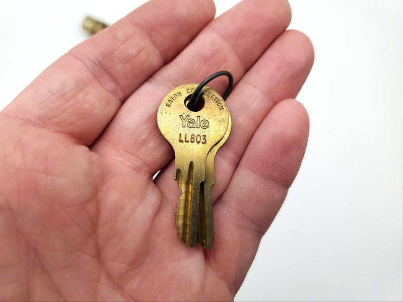 Yale Sliding Door Lock Push Turn 1-1/8" X 0.8" Cylinder 1/2" Throw Keyed Alike 7