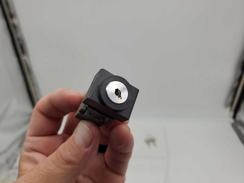 Fuji Electric AH165-J2A22A Key Selector Switch 2 Position 250V 5A 8 Pin 4