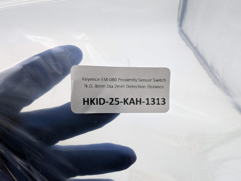 Keyence EM-080 Proximity Sensor Switch N.O. 8mm Dia 2mm Detection Distance 5