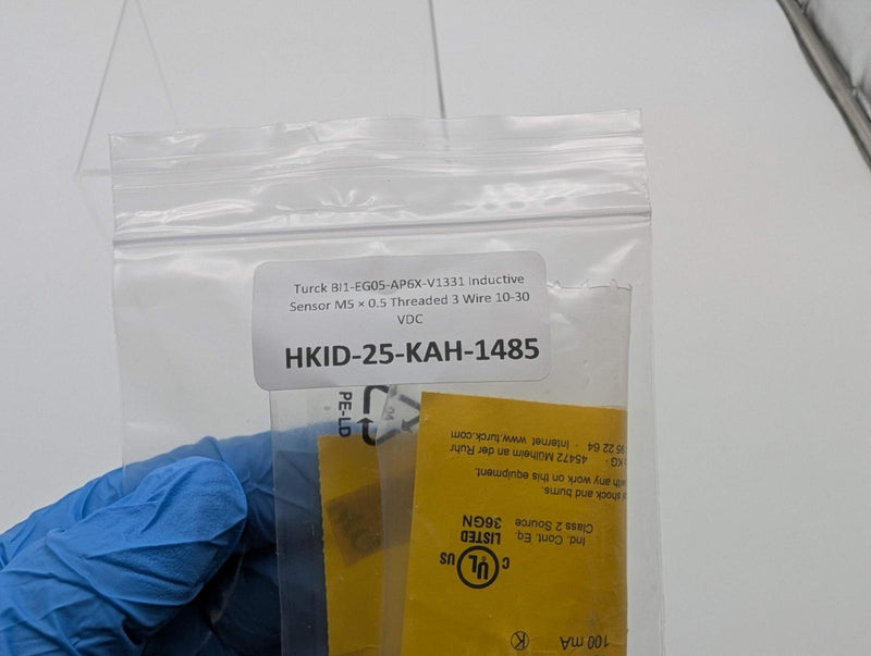 Turck BI1-EG05-AP6X-V1331 Inductive Sensor M5 × 0.5 Threaded 3 Wire 10-30 VDC 5