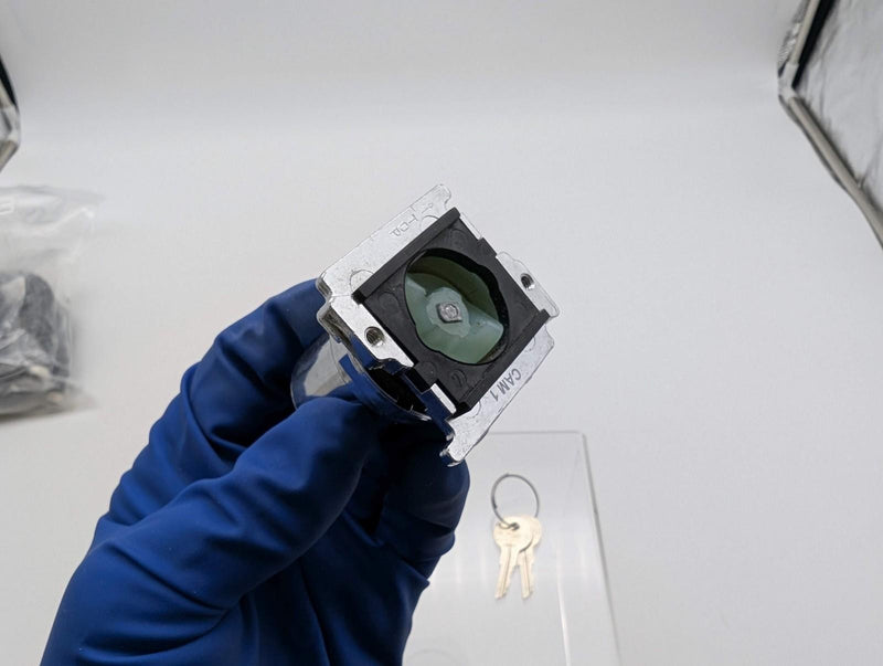 Eaton 10250T15112 Selector Switch 2 Position Keyed Pushbutton Cam 1 60 Deg Throw 3