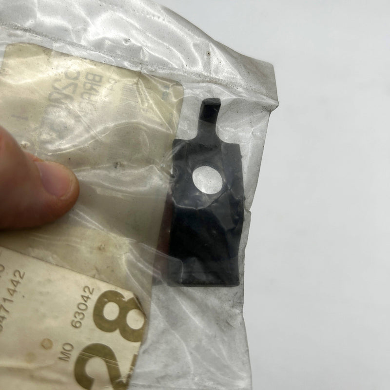 Mopar 52005917 Bracket for Spring Retainer OEM NOS 91-93 Jeep Cherokee Sealed 6