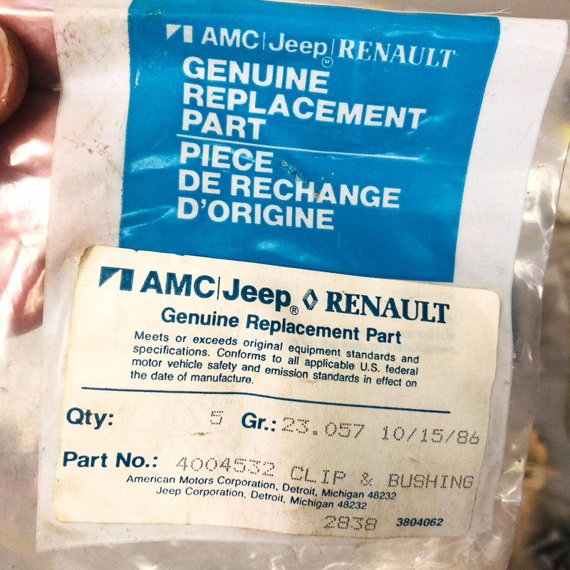 AMC Jeep 4004532 Clip and Bushing for Tailgate Handle OEM NOS 81-86 Loose No Pkg 2