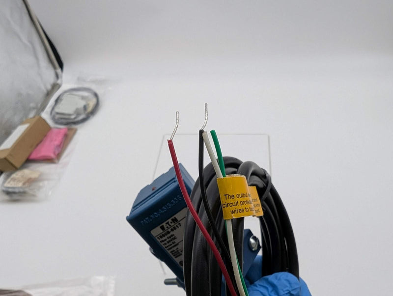 Eaton 1550B-6517 Right Angle Photoelectric Sensor 30VDC w/ Fiberoptic Adapter 5