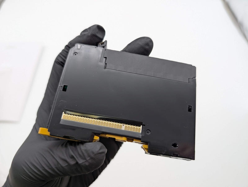 Omron NX-PC0020 I/O Power Connection Unit 5-24VDC 16 Terminal 4A Per Terminal