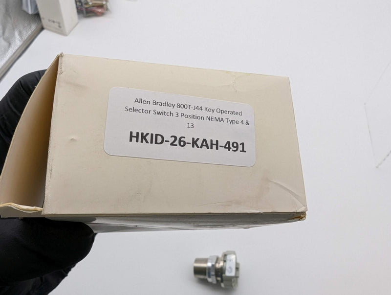 Allen Bradley 800T-J44 Key Operated Selector Switch 3 Position NEMA Type 4 & 13