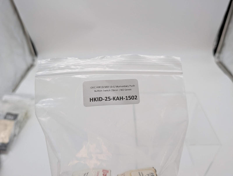 IDEC HW1B-M3F10-G Momentary Push Button Switch 29mm 1NO Green 7