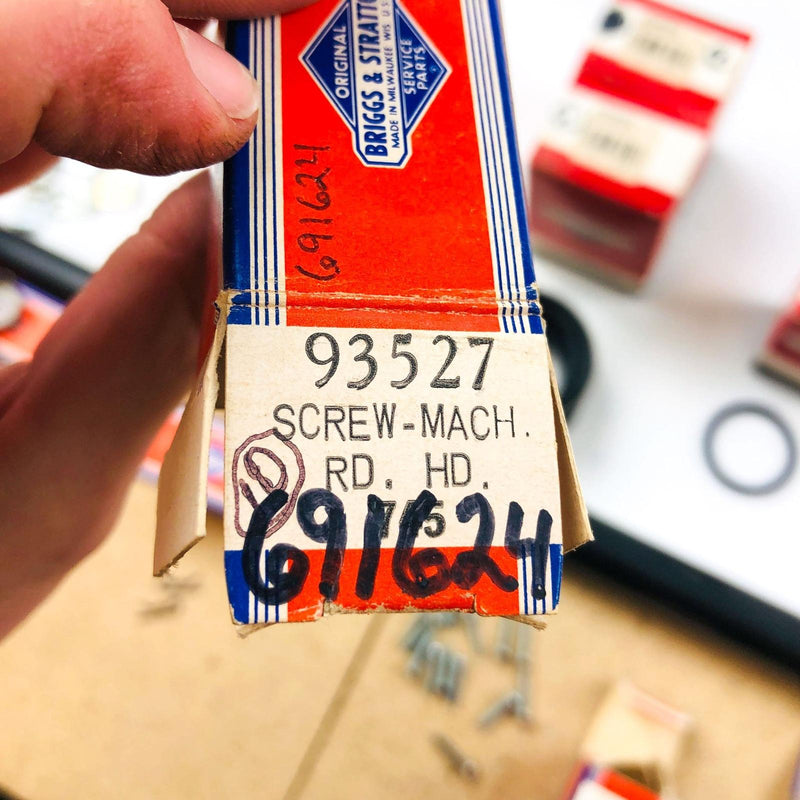 Briggs and Stratton 93527 Screw Flat Head OEM NOS Superseded to 691624