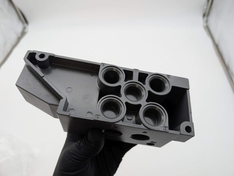 Numatics 203-830 Pneumatic Base Manifold Assembly ISO 2 1/2" NPTF SIde Ports