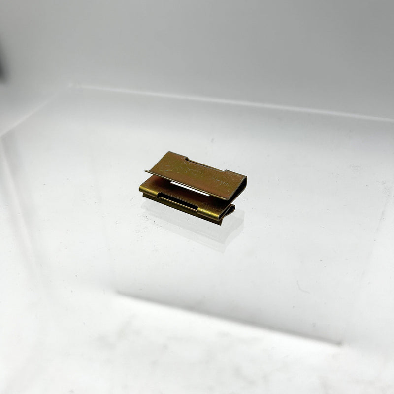 AMC Jeep 8935002250 Clip for Exterior Body Mouldings Group 26.032 OEM NOS Loose 3