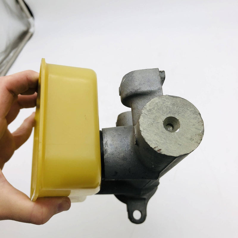Crown 8133316 Brake Master Cylinder NOS For Jeep SJ J Series Bendix Open 9