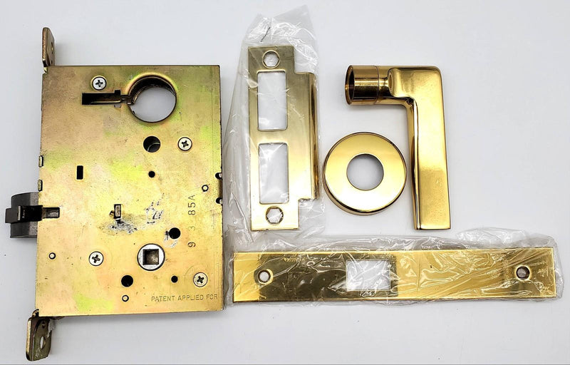 Schlage L9010 Mortise Lock Passage Latch Lever Bright Brass 605 NOS 1