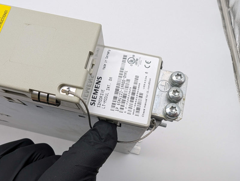 Siemens 6SN1123-1AA00-0HA1 Servo Drive Power Module Simodrive 611 Series 8 Amp