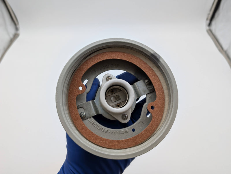 Crouse-Hinds VXH15 Vaporgard Light Fixture Body 1/2" Size Wet Location Suitable 3