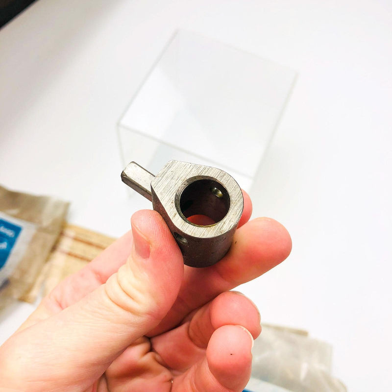 Mopar J8127487 Arm Selector Shift Forks Transmission OEM NOS 1981-86 SR-4 5