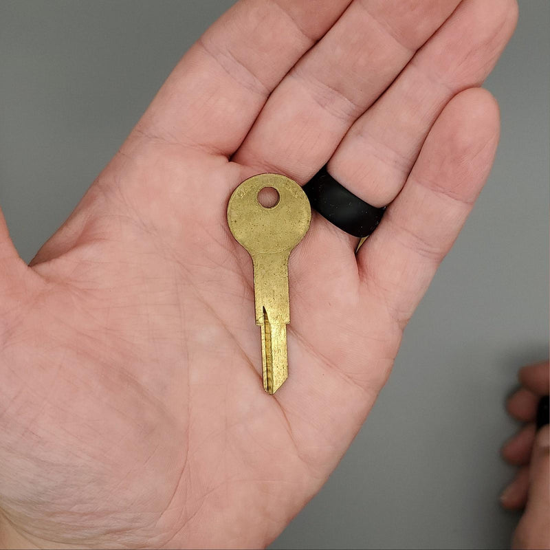 5x Yale RB424 Key Blanks F9R Keyway Brass L-604384 NOS 2