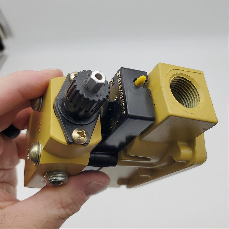 Master Pneumatic A60065 Single Point Lubricator 3/4" NPTF Ports 3