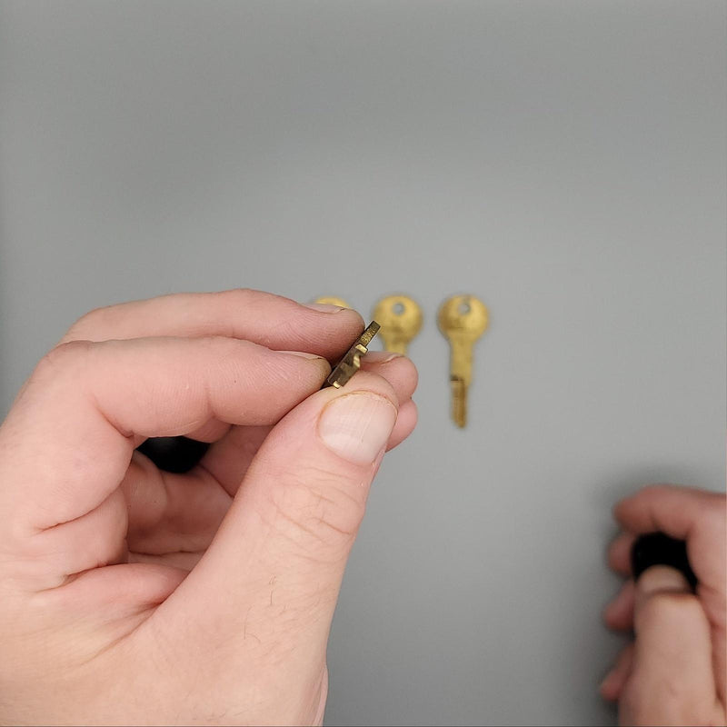 5x Yale RB424 Key Blanks F9R Keyway Brass L-604384 NOS 3