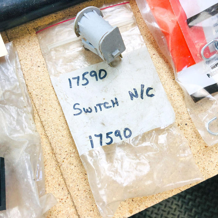 Snapper 17590 Seat Switch OEM NOS USA Made Delta Replaced by 7023354YP Lght Gray 12