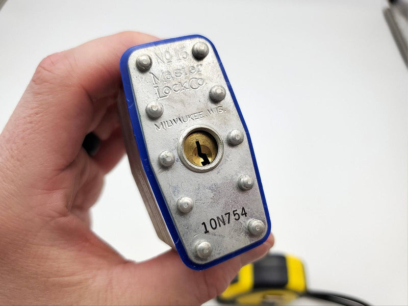 Master Lock No 15 Padlock 1-1/2" L x 0.42" D Shackle 2-1/2" Body USA Made NOS 4