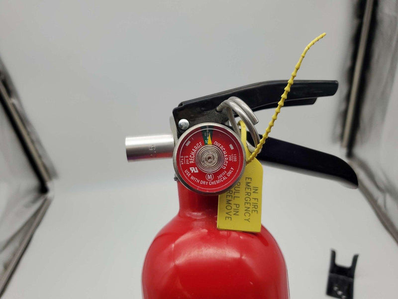 Kidde Pro Dry Chemical Fire Extinguisher 2.5 Lbs Class ABC Rechargeable 466227 5