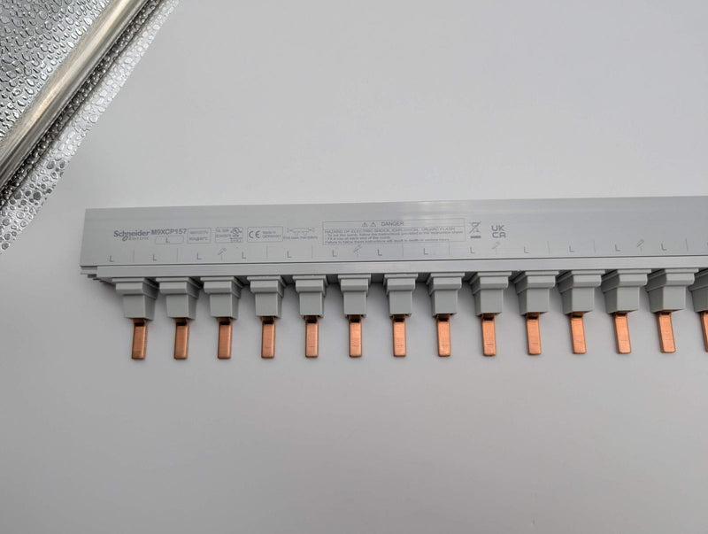 Schneider M9XCP157 Multi 9 Combo Busbar 80A 277/480 VAC 18mm Pitch 57 Modules 2